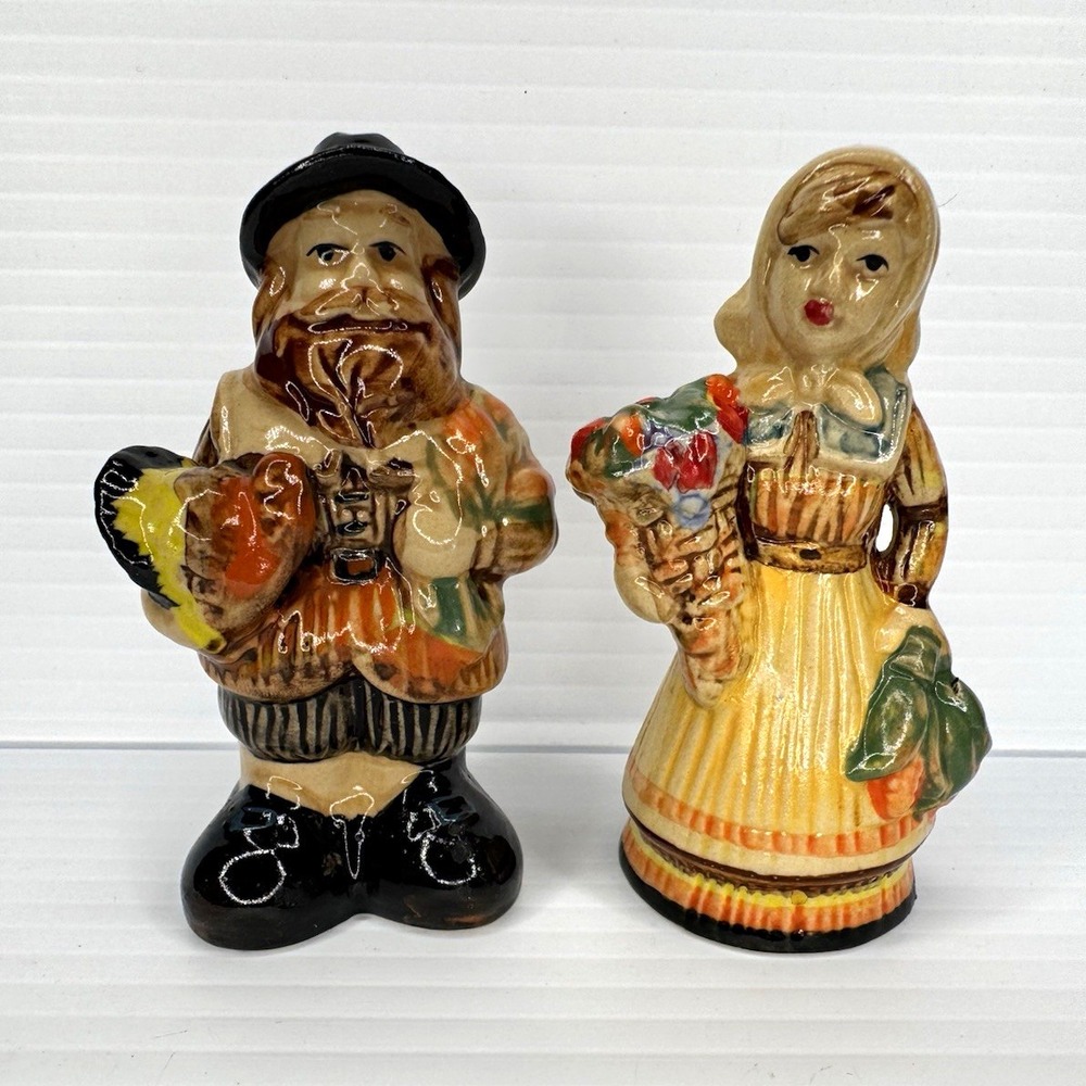 Vintage Ceramic Pilgrim Man & Woman Salt & Pepper Shakers Set Thanksgiving Decor